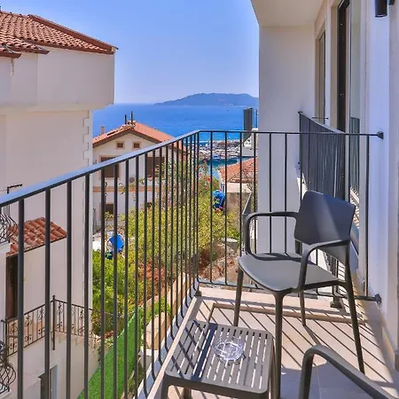Athena Hotel *